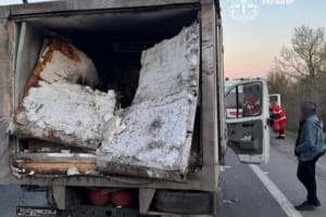 Ворожий дрон атакував хлібний фургон на Харківщині: є потерпілі