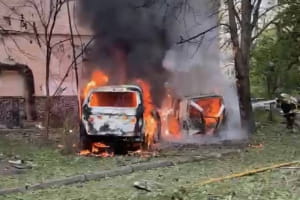 В Одесі під час атаки дронів уламки влучили у дев'ятиповерхівку: є постраждалі
