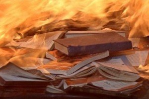Ісламісти в Іраку спалили десятки тисяч книжок, серед яких – рідкісні праці з філософії та історії