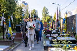 Світлана Тихановська вшанувала пам'ять загиблої білоруської доброволиці та відвідала зруйновану росіянами Лук'янівку