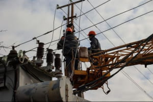 Російські окупанти дроном атакували бригаду енергетиків на Харківщині: двоє поранених