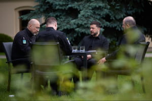 "Готуємось до важливих перемовин" &ndash; президент провів спеціальну нараду&nbsp;