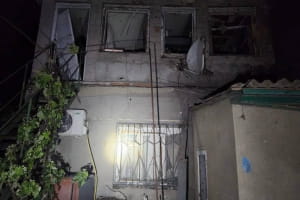 Ворог вночі вдарив безпілотниками по Одесі та Чорноморську: пошкоджено газову трубу й житловий сектор