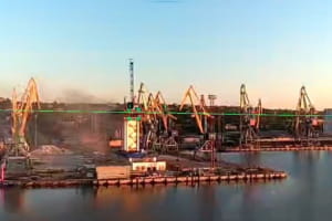 "Азов" і СБУ вдарили по серцю російської логістики в Маріуполі &ndash; відео