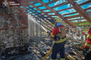 Росіяни атакували Сумщину: рятувальники загасили пожежі, є поранені цивільні&nbsp;