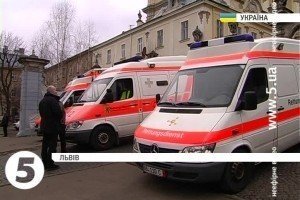 Німецькі волонтери передали на Донбас 5 реанімобілів