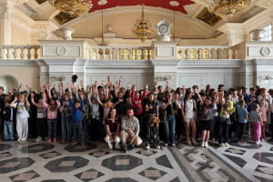 Лето без войны: при поддержке "Украинской бронетехники" более 1400 детей защитников отправятся на отдых