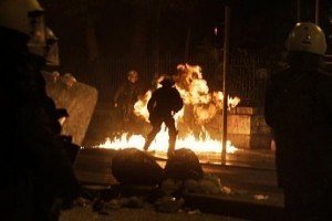 У Греції люди з "коктейлями Молотова" влаштували перший протест проти нового уряду 