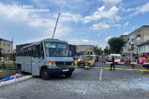 На Рівненщині маршрутка зіткнулася з потягом: є загиблі &ndash; оновлено (фото, відео)