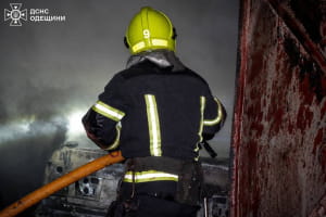 Черговий удар по Одесі: пошкоджено житловий будинок, є постраждалий