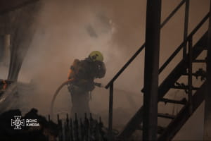 Реакція на нічний обстріл: Зеленський закликав НАТО терміново передати обіцяну зброю 