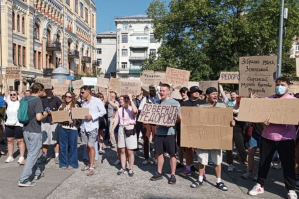 У Києві та інших містах України проходять акції проти відставки Михайла Федорова