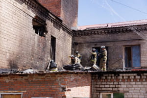 рф атакувала будівлю ДСНС у Краматорську дронами "Герань-2" &ndash; є пошкодження
