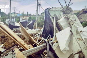 Ракетний удар по Одещині: понівечено будинки, серед поранених &ndash; маленька дитина
