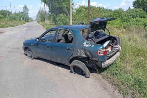 У Слов'янську росіяни атакували автомобіль комісії з "єВідновлення" та обстріляли авто ДБР