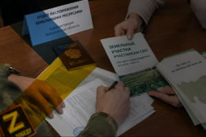 Окупанти почали роздавати землю на Запоріжжі учасникам війни проти України