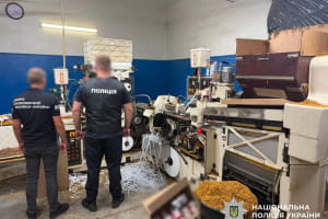Правоохоронці ліквідували дві нелегальні тютюнові фабрики: вилучено продукцію та обладнання на ₴60 млн