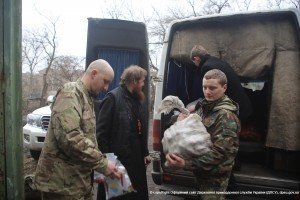 Православний священик привіз бійцям ДПСУ на Донеччину 3 тонни гуманітарки