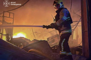 Двоє людей постраждали під час обстрілу Київщини