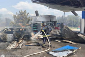 Російські удари по Дніпровщині: є жертви, горить заправка і склад з харчами