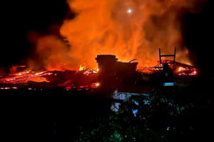 Окупанти обстріляли Дніпропетровщину: поранено людину, палали АЗС і склади із зерном