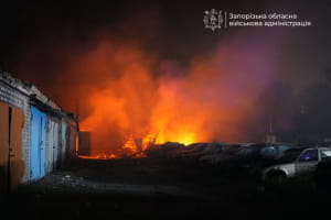 Росіяни вдарили по гаражному кооперативу в Запоріжжі: є пошкодження