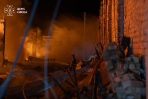 Ворог атакував Київ балістикою: одна людина постраждала, пошкоджено дитячу лікарню