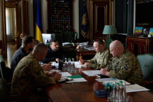 Нові дипстрайки та кадрові рішення: Зеленський провів нараду з військовими &ndash; подробиці