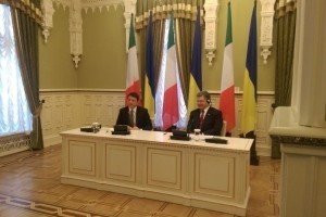 Порошенко і Ренці обговорили розширення санкцій проти РФ у разі продовження агресії  