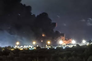 Масштабна пожежа на складі в Петербурзі та удар по об'єкту Ozon в Оренбурзі: у рф палають логістичні центри