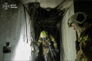 Російські дрони атакували Київ: у дев'ятиповерхівці сталася пожежа, є потерпілі (оновлено)