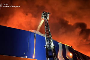 росія атакувала торговельний центр у Миколаєві: що відомо