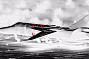 Подарок ко Дню военной разведки: ГУР поразило российский самолет во временно оккупированном Крыму (видео)