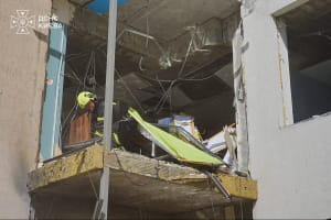росія продовжує атакувати Київ: внаслідок ворожих атак є загиблі, десятки &ndash; поранені