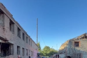 Ворог завдав удару КАБами по передмістю Сум: постраждали 11 людей, серед них 3 &ndash; діти