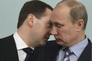 Путін зменшив офіційну зарплату собі і Медведєву на 10%