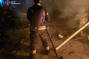 Нічна атака на Київ та область: горіли склади й пошкоджено оселі (оновлено)