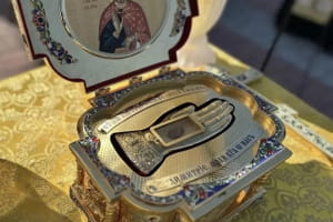 Як росіяни відправляли мощі