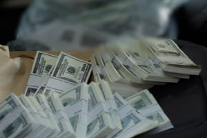 Обіцяв "вирішити" проблеми з податками та судами: псевдопрацівник НАБУ виманив $280 тисяч