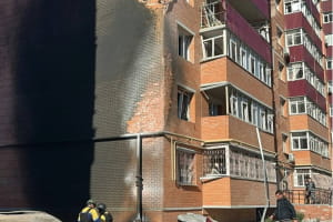 Россия атаковала Сумы: зафиксировано попадание в многоэтажный жилой дом, пострадал подросток