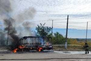 Російські окупанти атакували fpv-дронрм автобус у Слов'янську &ndash; подробиці