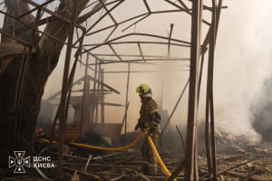 Ворог атакує Київ: є влучання, кількість потерпілих зростає (оновлено)