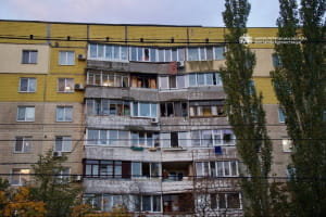 Вражеский удар по Днепру: повреждены объекты инфраструктуры и многоэтажные дома, есть пострадавший
