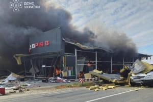 Россия атаковала магазин в Одесской области реактивным дроном: Зеленский сообщил о последствиях