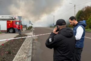 Окупанти атакували торговельний центр на Рівненщині: є потерпілі; мешканців закликають закрити вікна