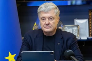 Порошенко рассказал о помощи военным госпиталям и планах медицинской реформы