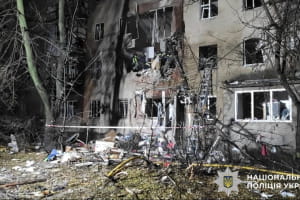 Ворог атакував багатоповерхівку у Вінниці: 6 потерпілих; 4 квартири повністю знищено