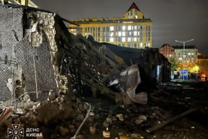 Войска РФ нанесли удар баллистическими ракетами по двум районам Киева: известно об одном погибшем