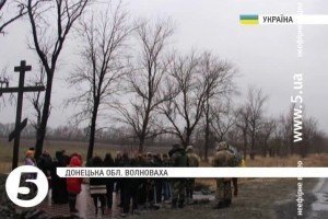 У Волновасі встановили пам'ятний хрест загиблим українським бійцям