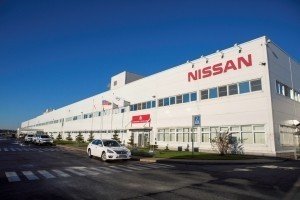 Nissan призупиняє виробництво своїх авто в Росії